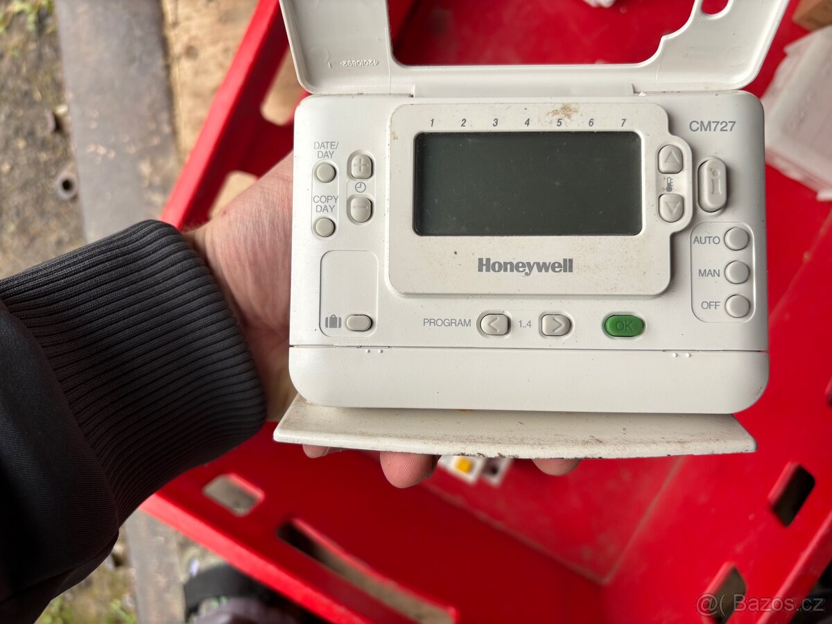 Elektroinstalační materiál- přebytky - 2