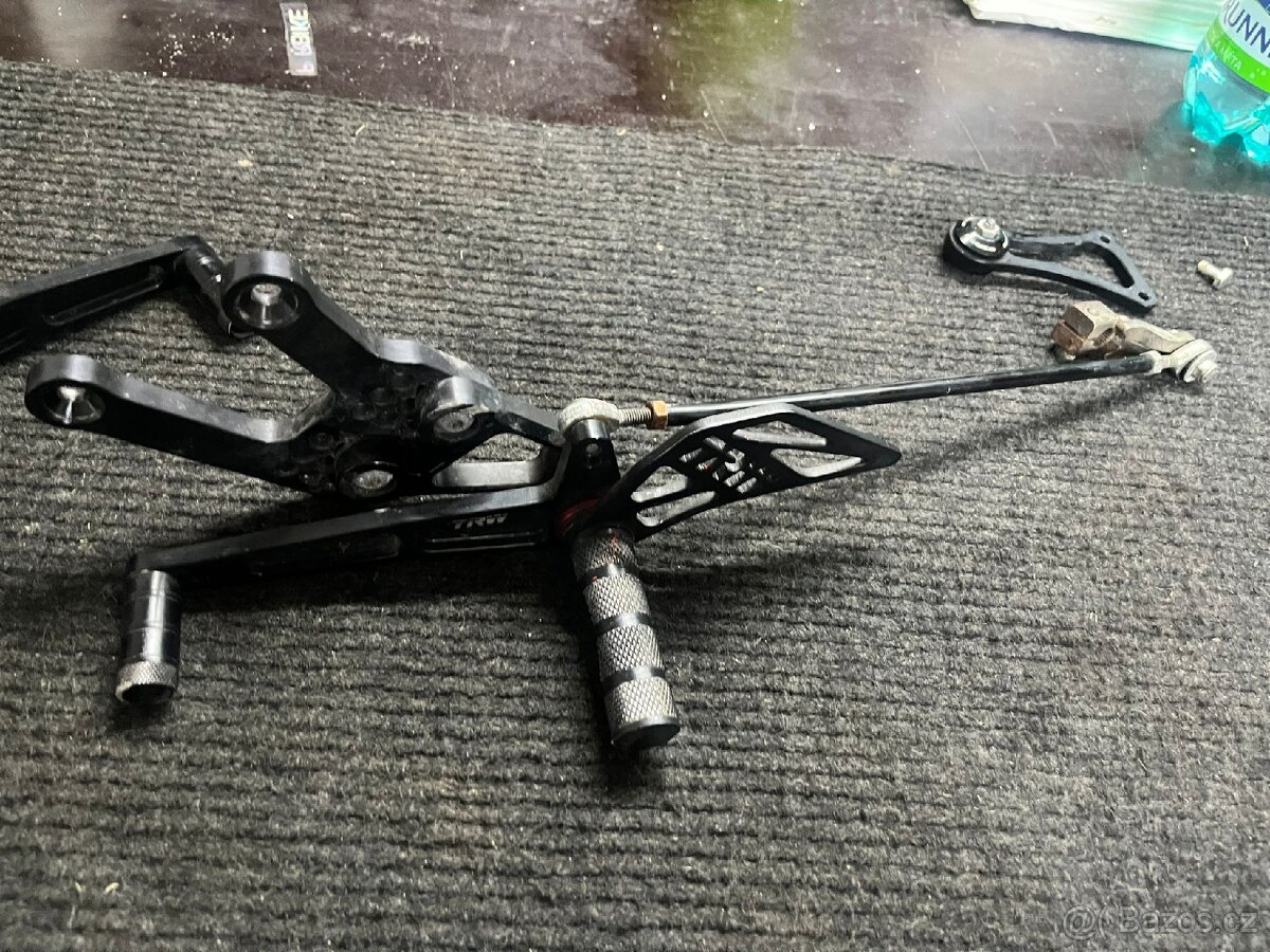 Nastavitelné stupacky yamaha yzfr 125 2008 - 2