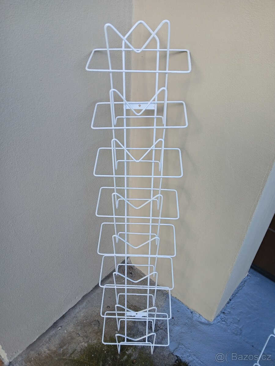 Kovový stojan na katalogy-noviny- nástěnný - 2