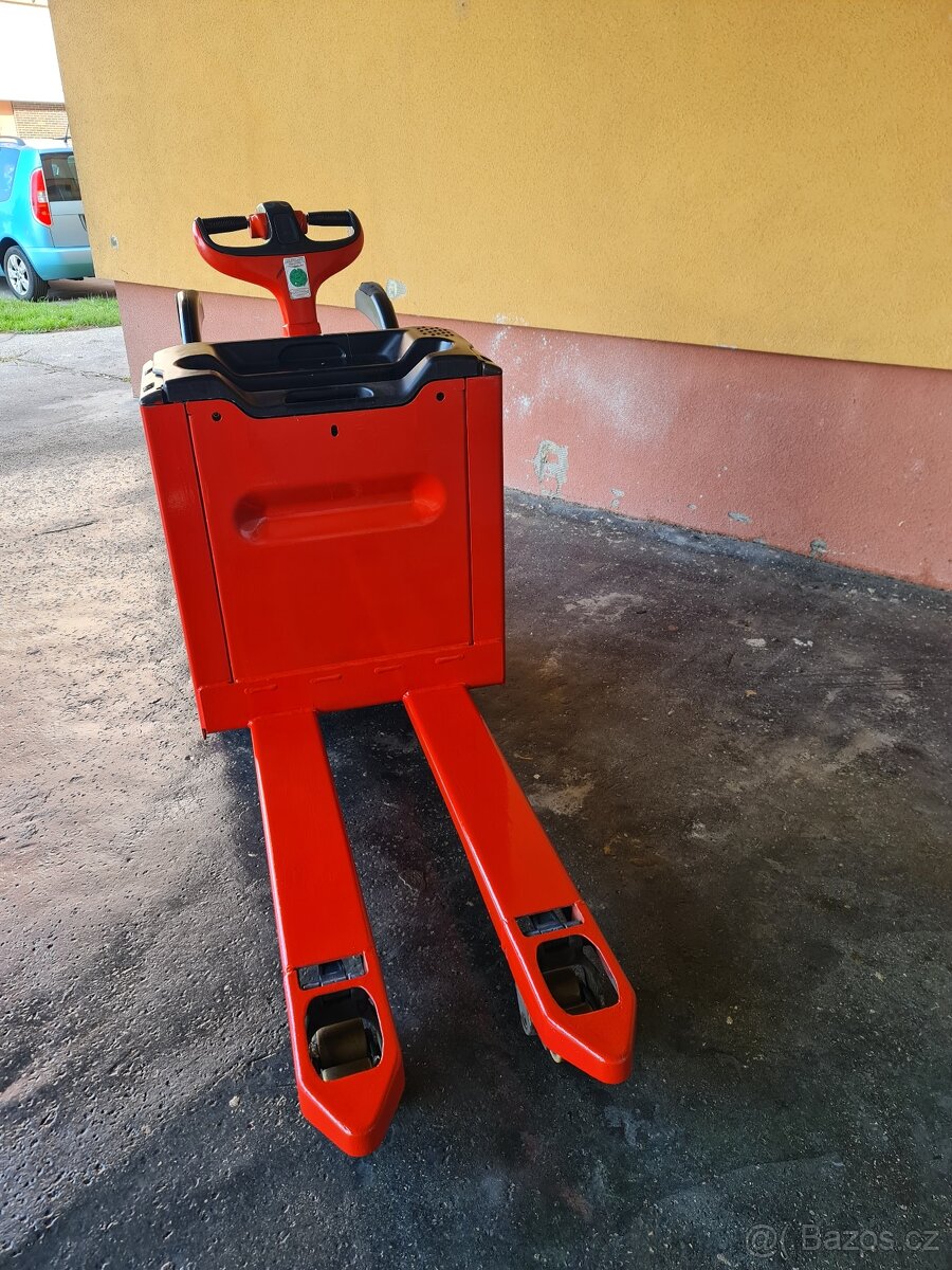 Predám Ručne vedený elektrický paletový vozík LINDE -T20 - 2