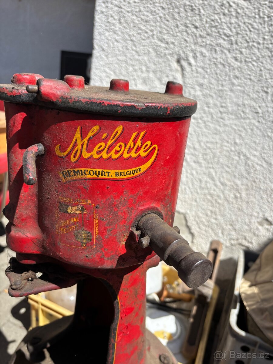 Stará odstředivka na mléko - 2