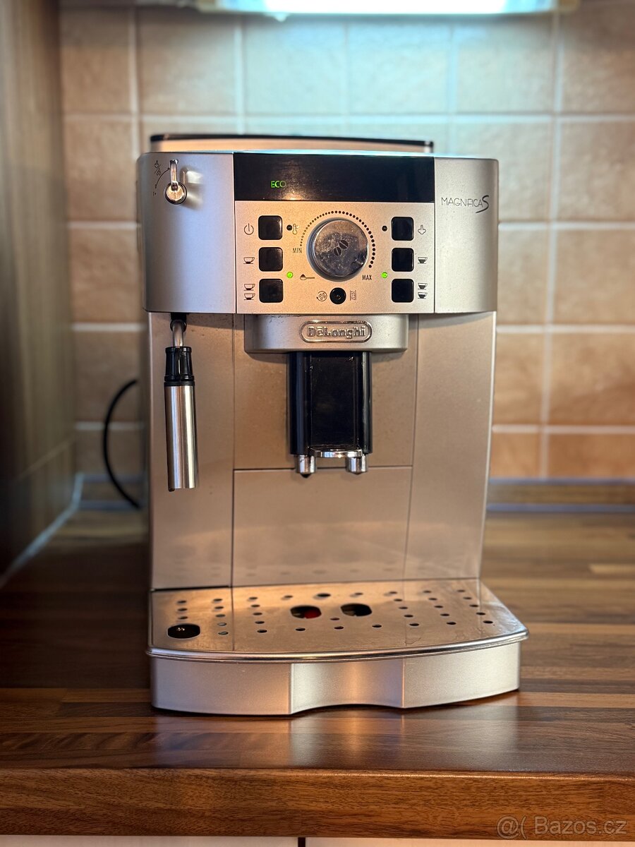 Kávovar DeLonghi Magnifica S - 2