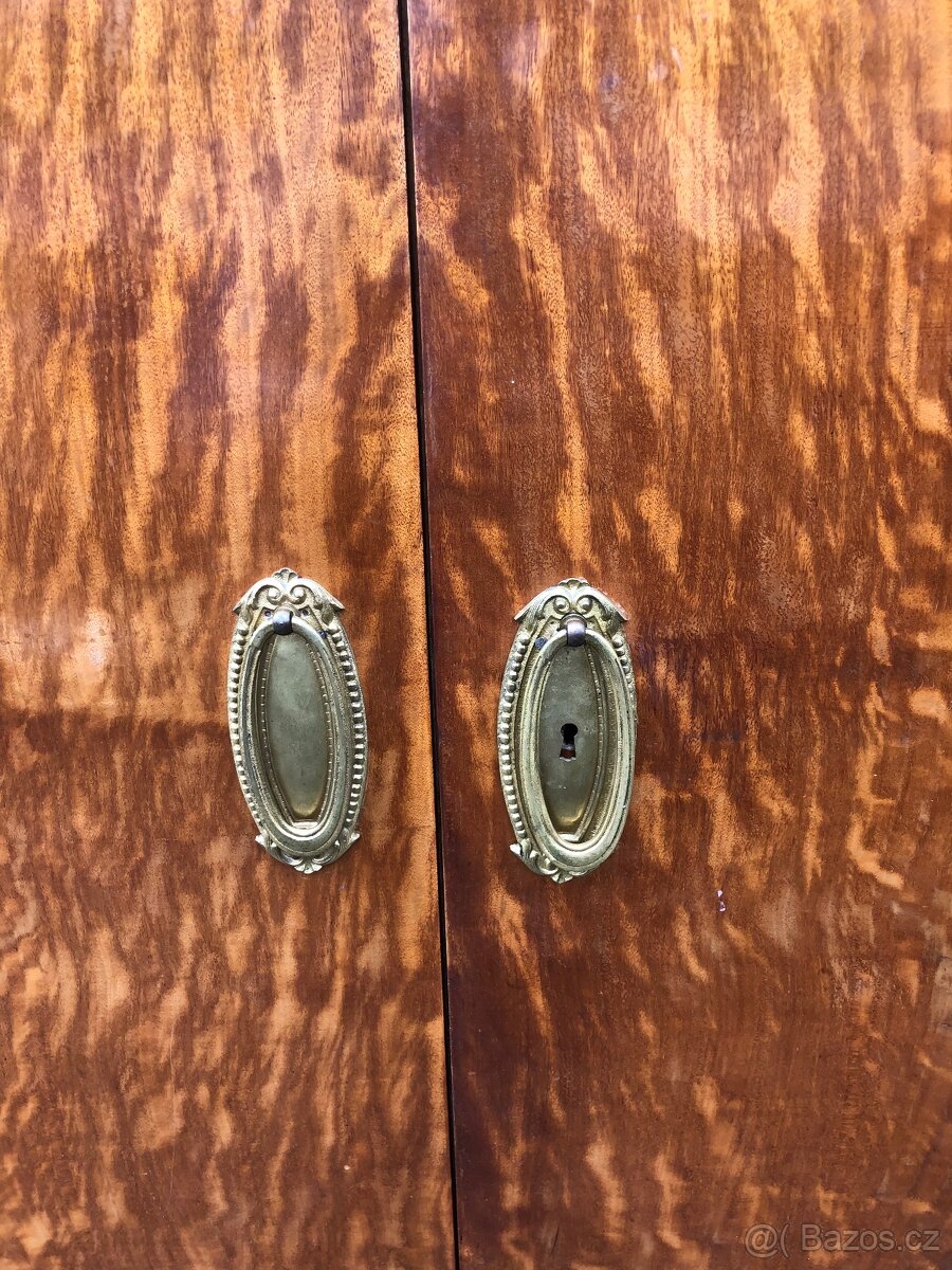 Starožitná skříň - 2