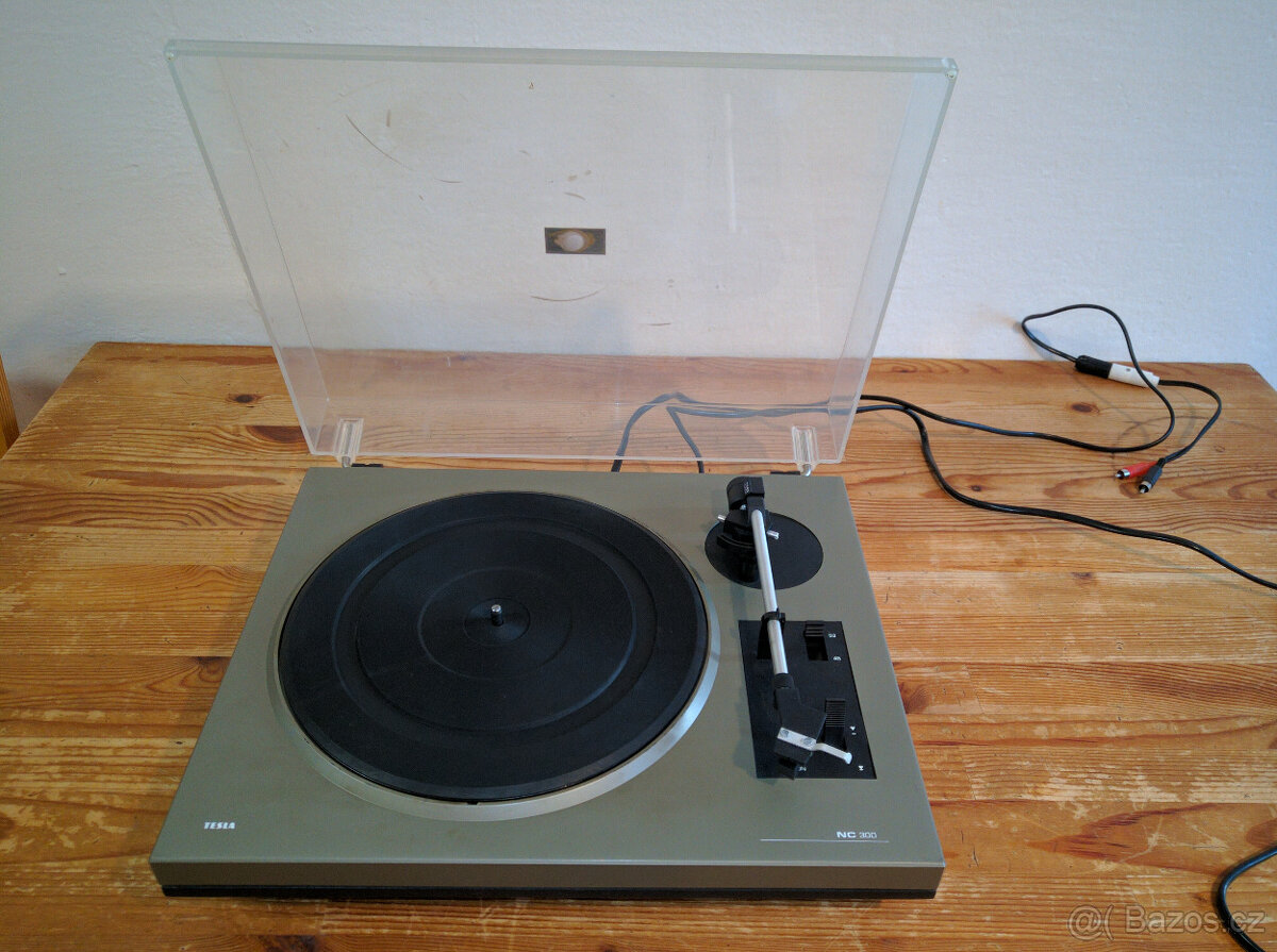gramofon Tesla NC300 - 2