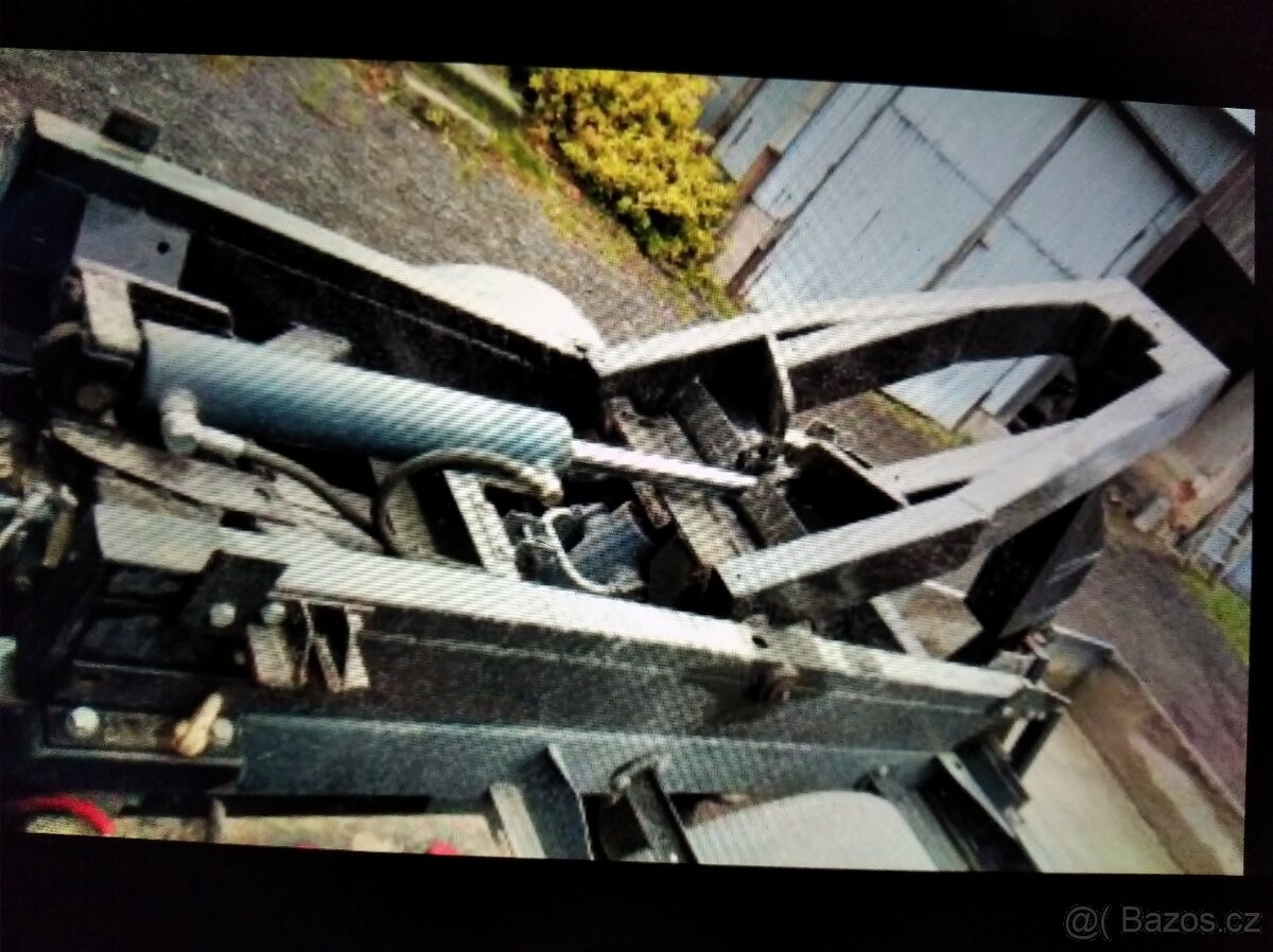 Hákový nosič kontejnerů Multikára - 2