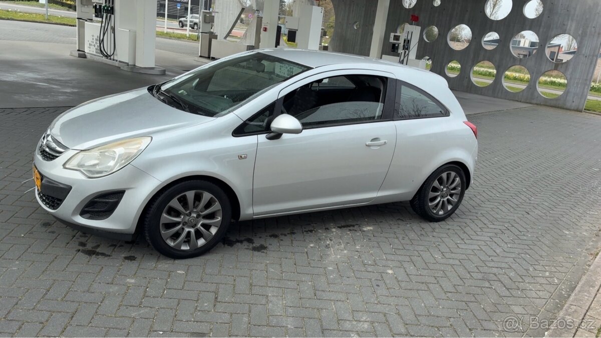 Opel corsa D 2011 rok - 2