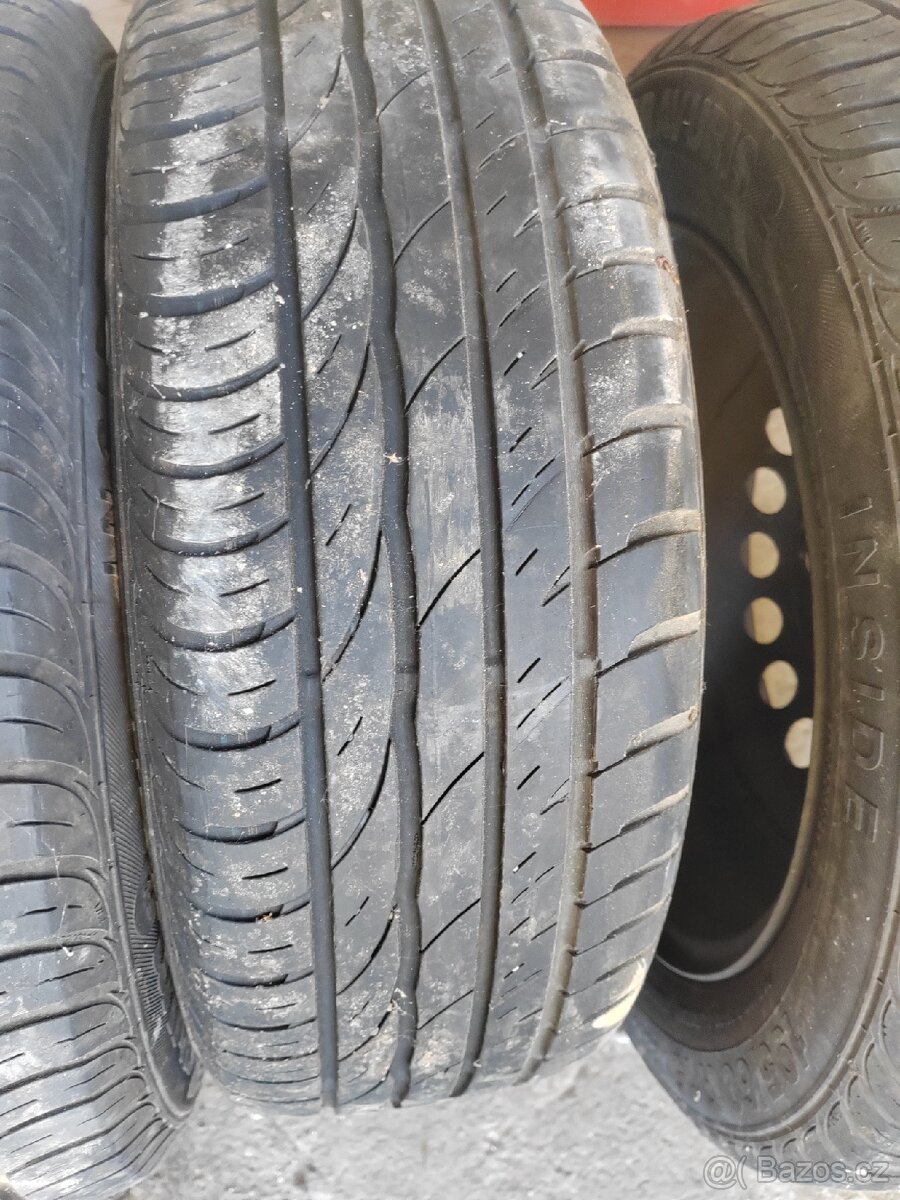 Pneumatiky na discích 195/60 R15 - 2