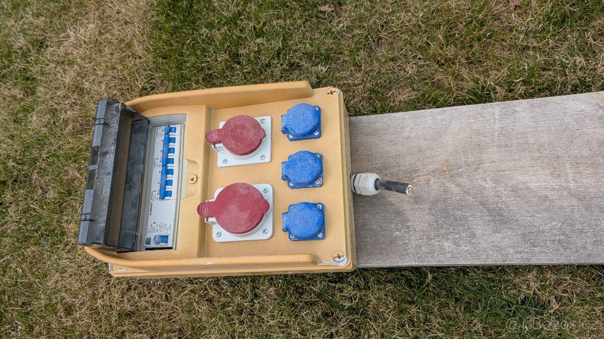 Staveništní rozvaděč SCHRACK – 400V / 230V, jističe, chránič - 2