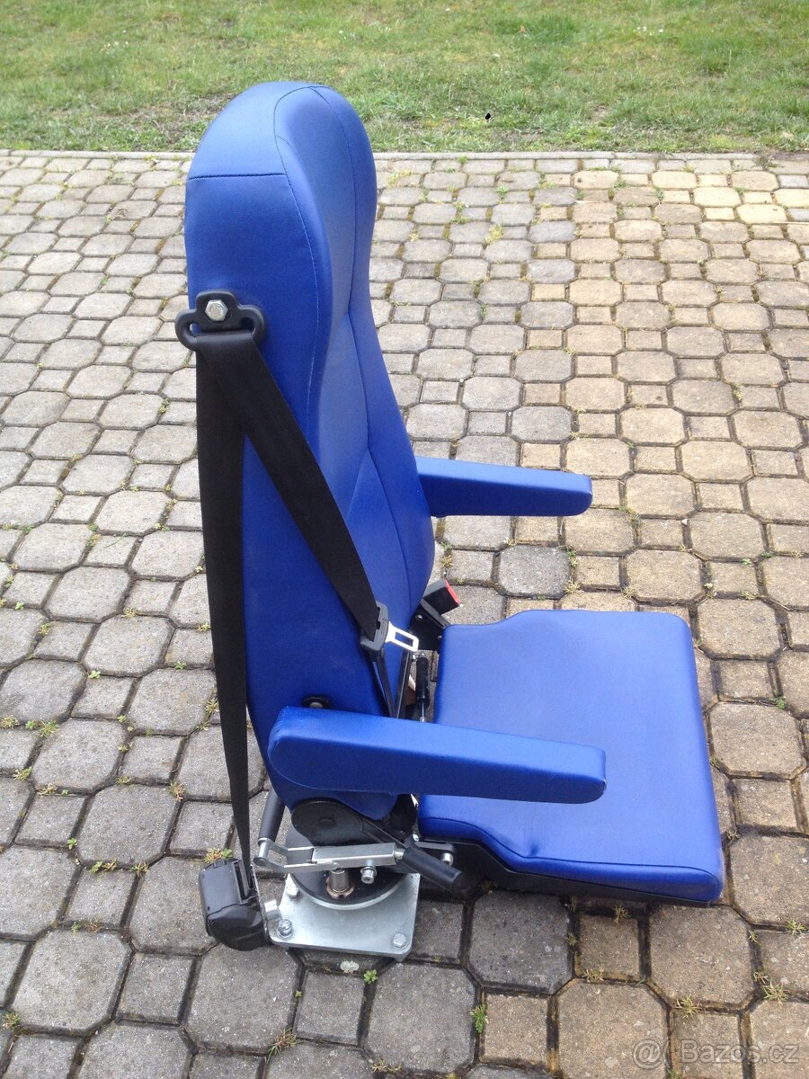 Sedadlo do auta se samonavíjecím pásem - 2