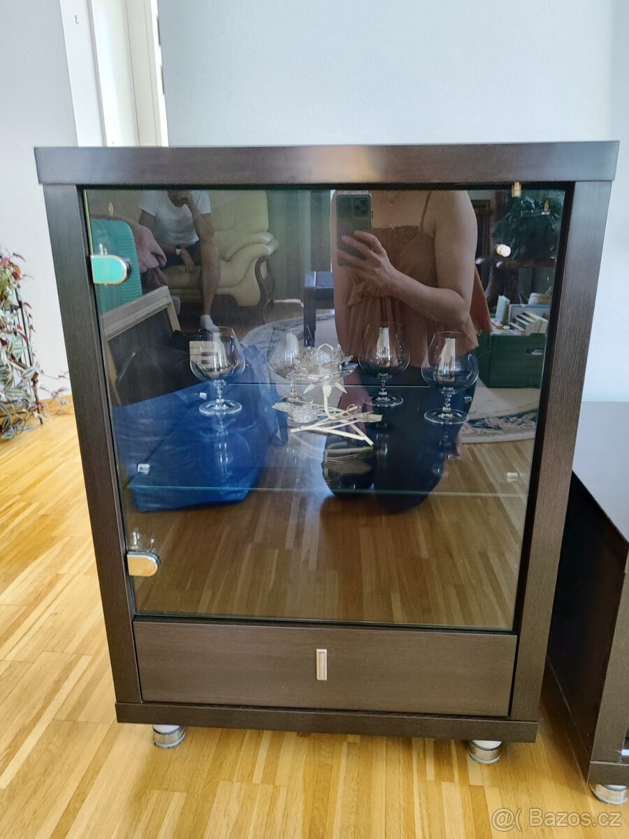 Obývací sestava ze tmavého dřeva - 2