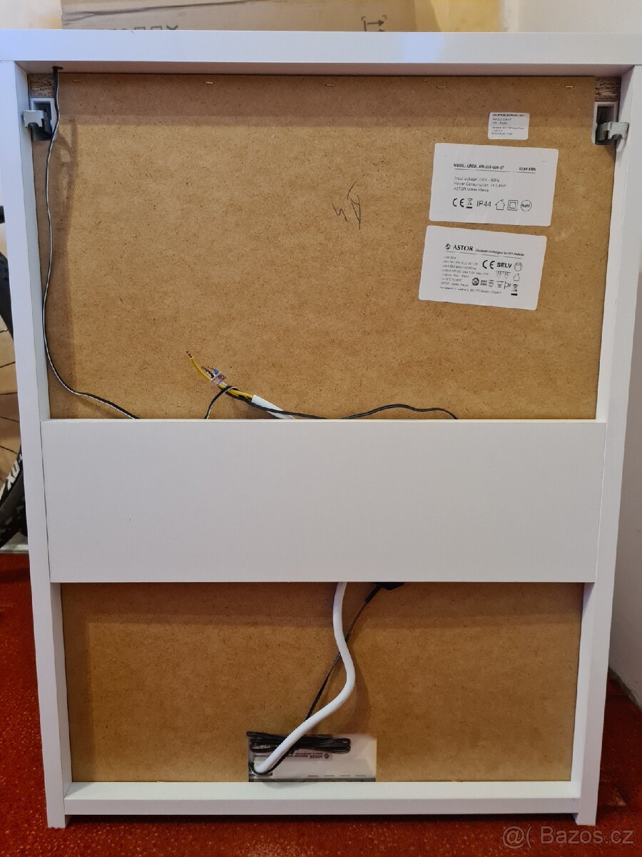 Koupelnová skříňka Linda s LED 50x67 cm - 2