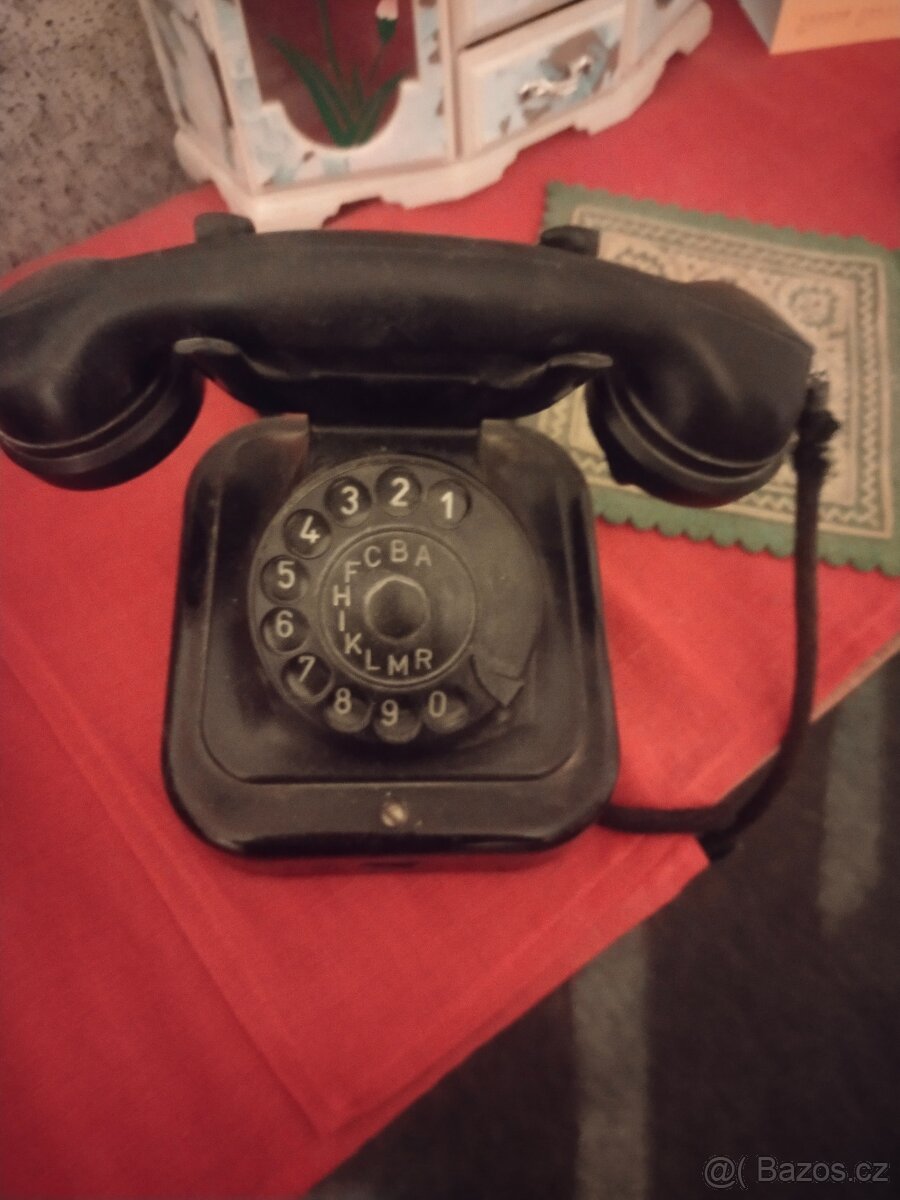 Starý telefon - 2