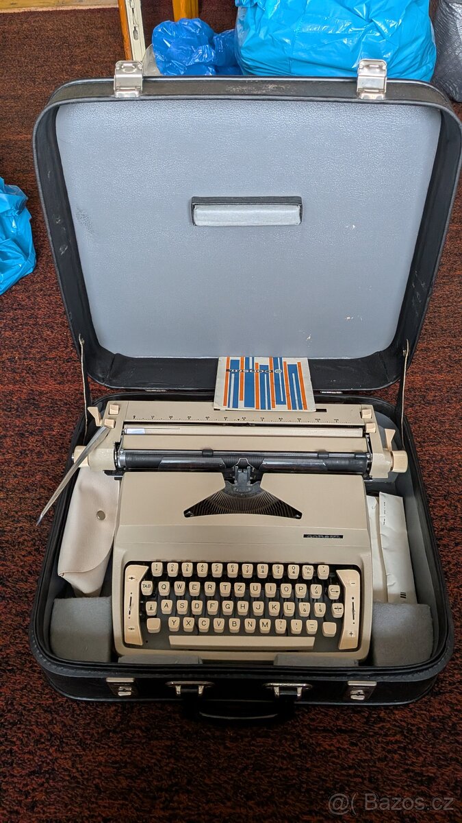 Psací stroj Consul 222 s kufříkem - 2