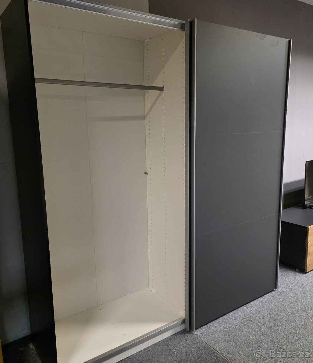 Nová šedočerná zašupovací skříň 2 dveře - 2
