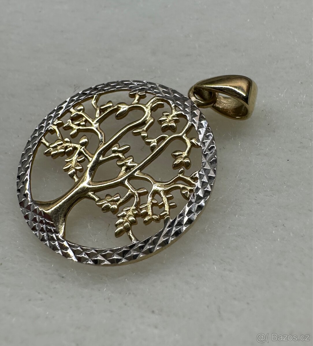 Zlatý přívěsek - 2