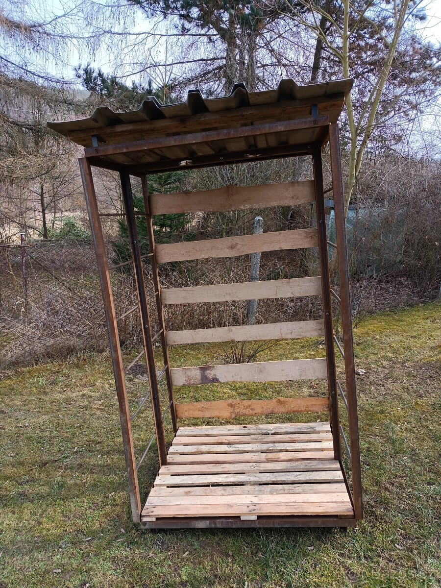 Dřevník kovový - 2