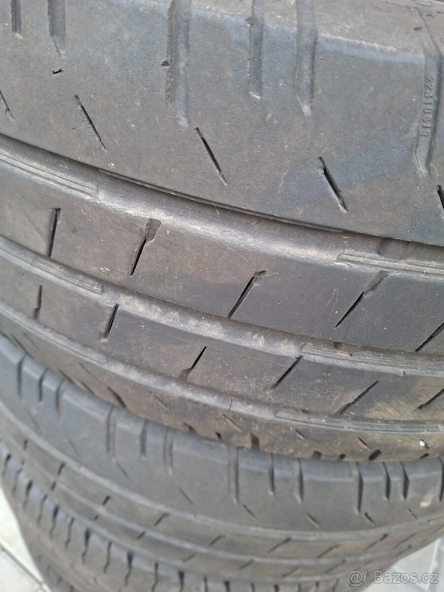 D04PLD 235/65 R16C Continental - 2