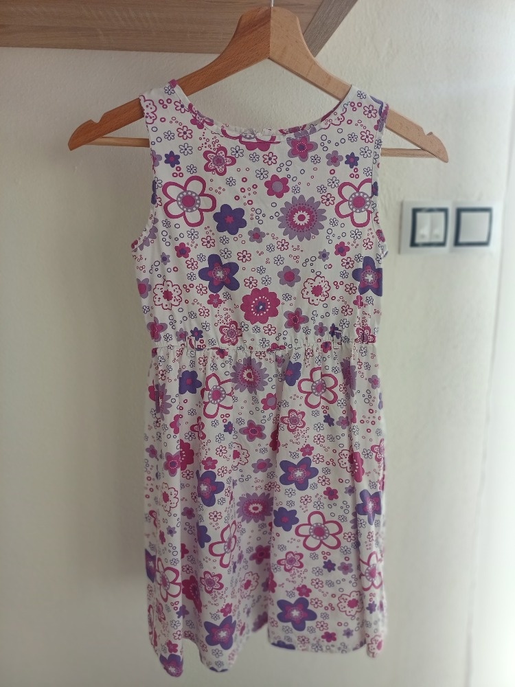 Dívčí šaty vel. 128 - 2