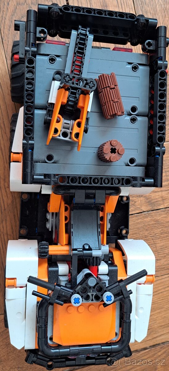 Lego technic terénní vozidlo - 2