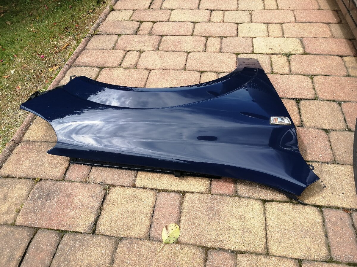 Opel Astra H pravý přední blatník - 2