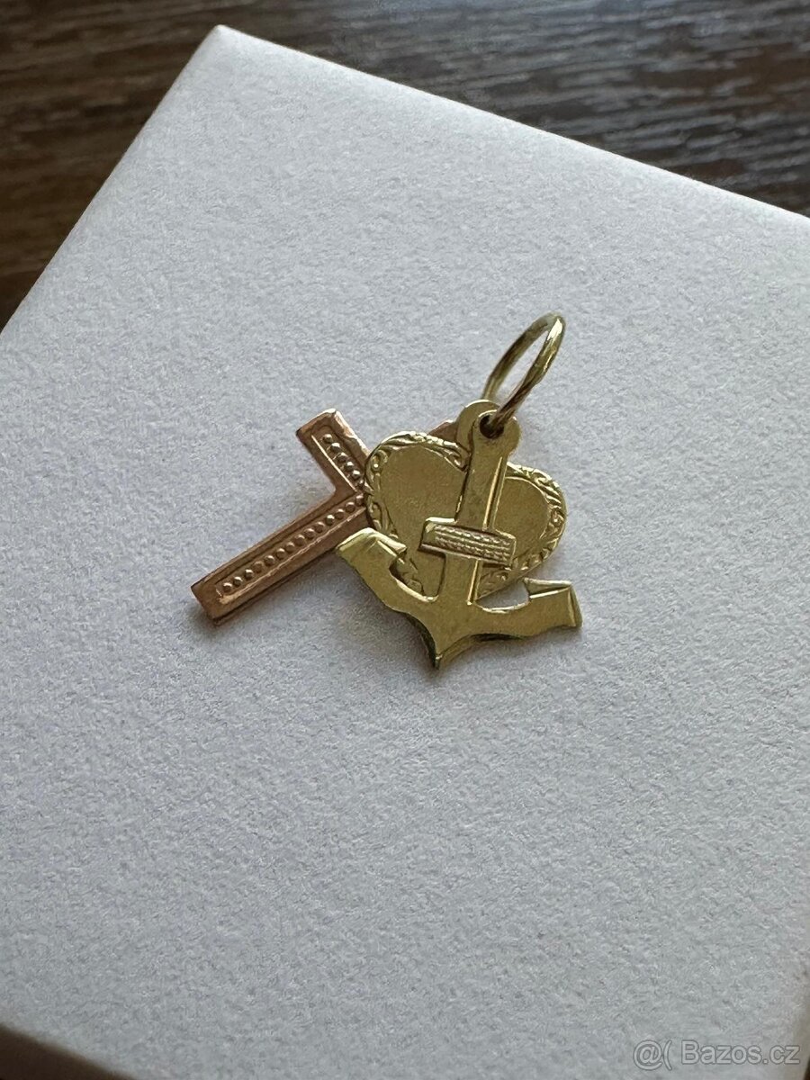 Zlatý přívěsek - 2
