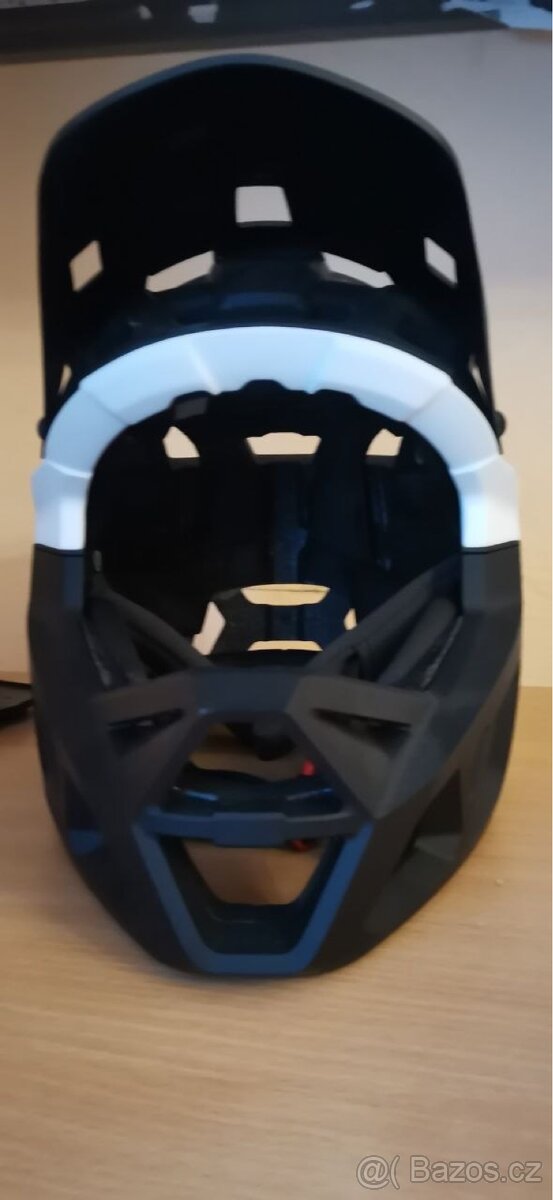 Prodam helmu velikost L - 2