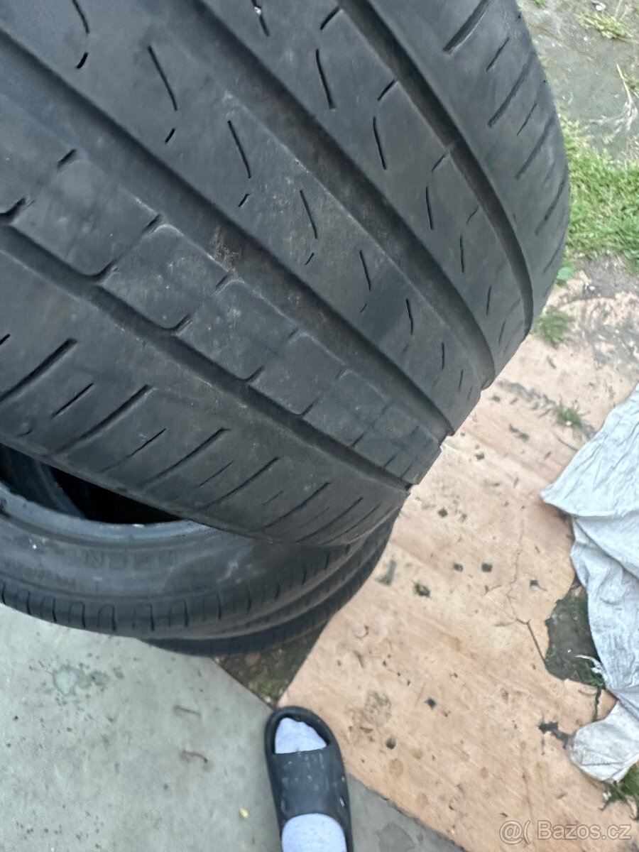 225/45/18 letni - 2
