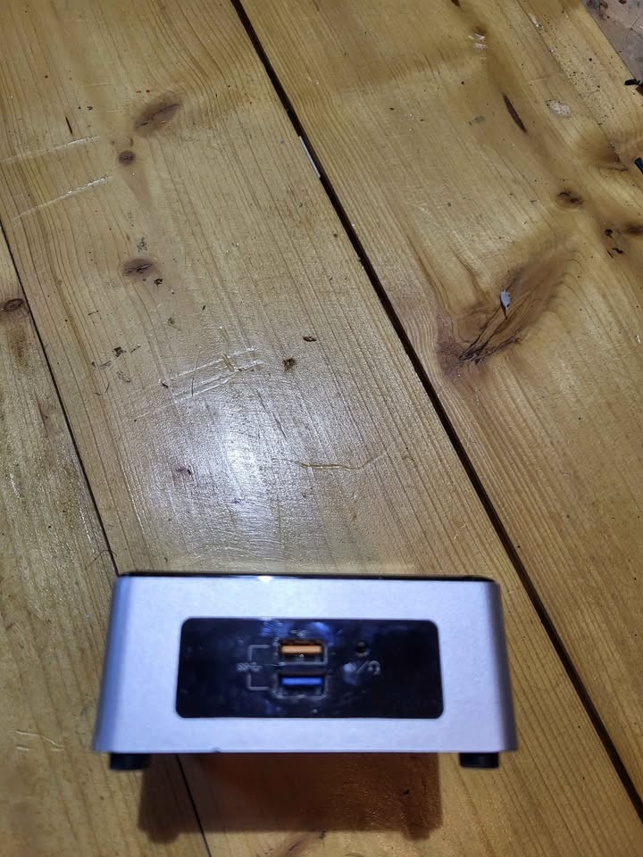 Intel NUC minipocitac - 2