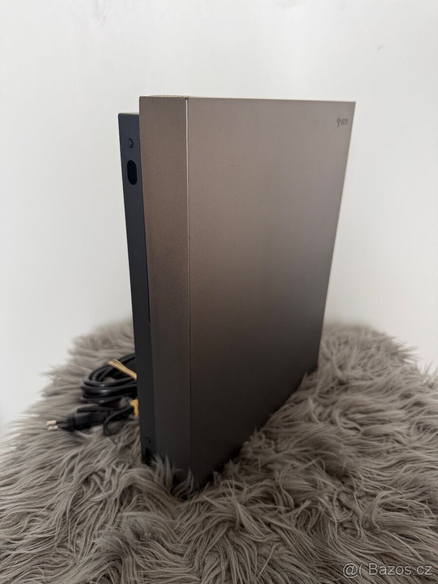 XBOX ONE X 1TB LIMITED EDICE GOLD - 2
