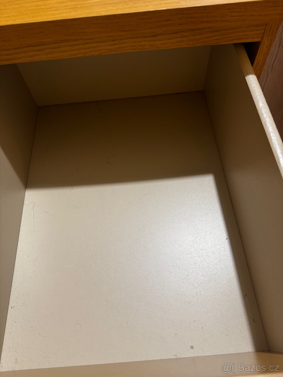 MALM v dekoru dub - 2