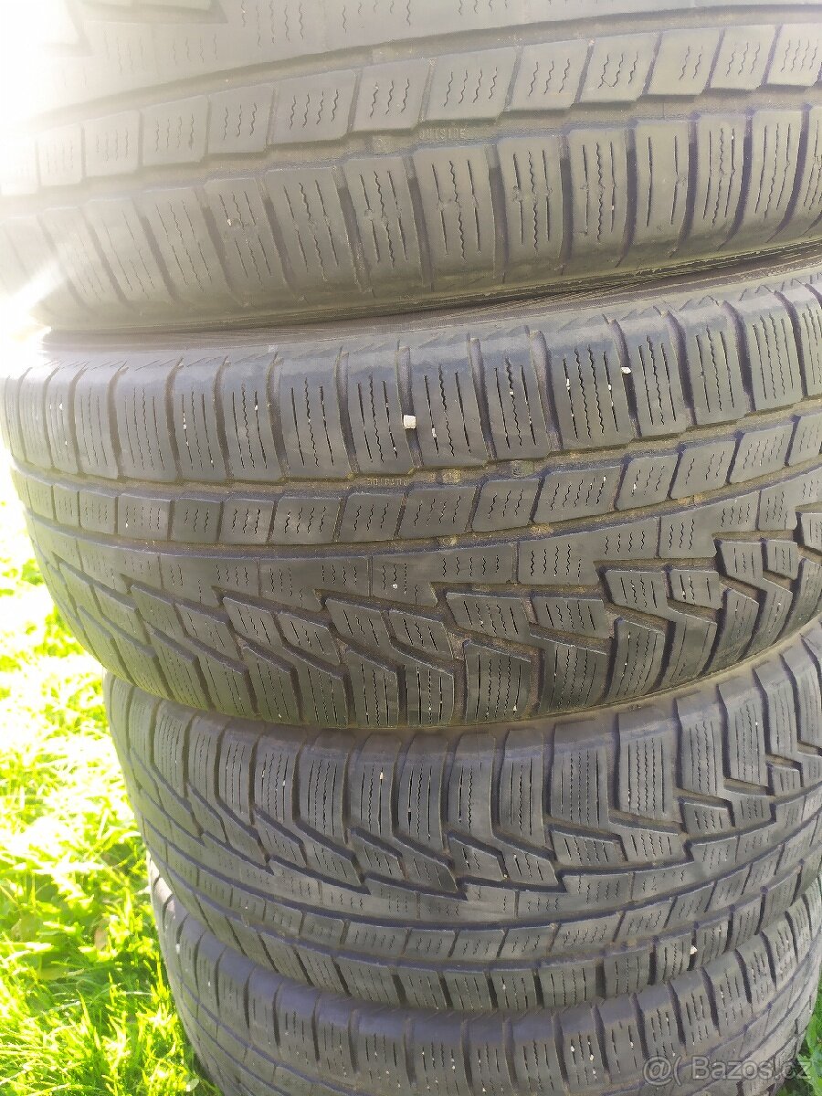 Zimní pneu. Nokian 215/55 R 17 98V xl - 2