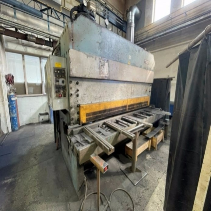 Tabulové nůžky CNTA 3150/25 A, rok 1989 - 2