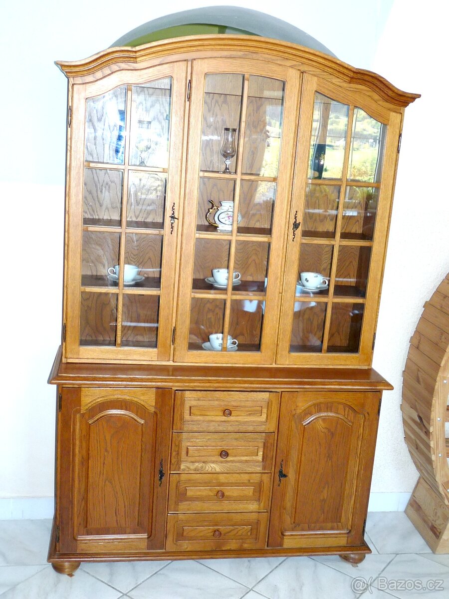 rustikální dvoudveřová vitrína se šuplíky - 2