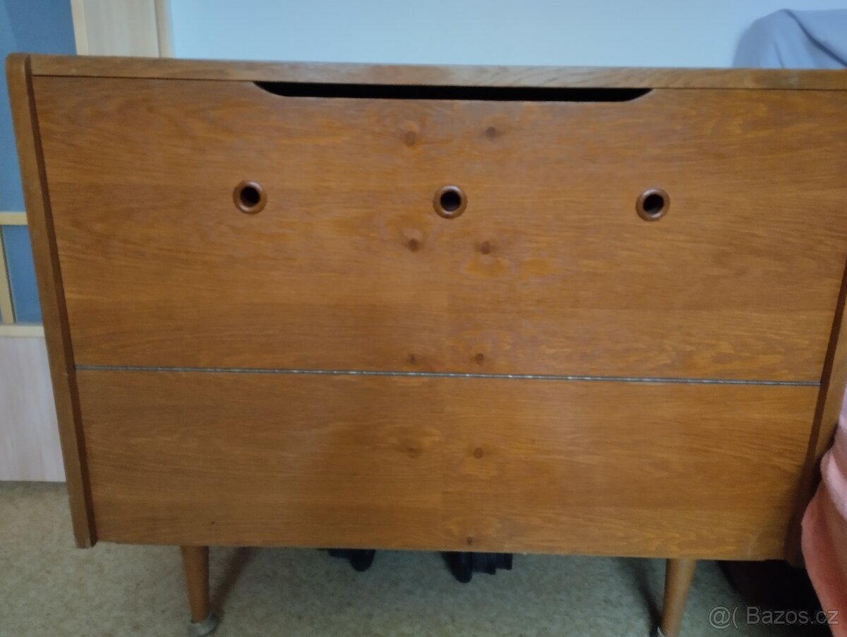 Prodám starý peřiňák. - 2