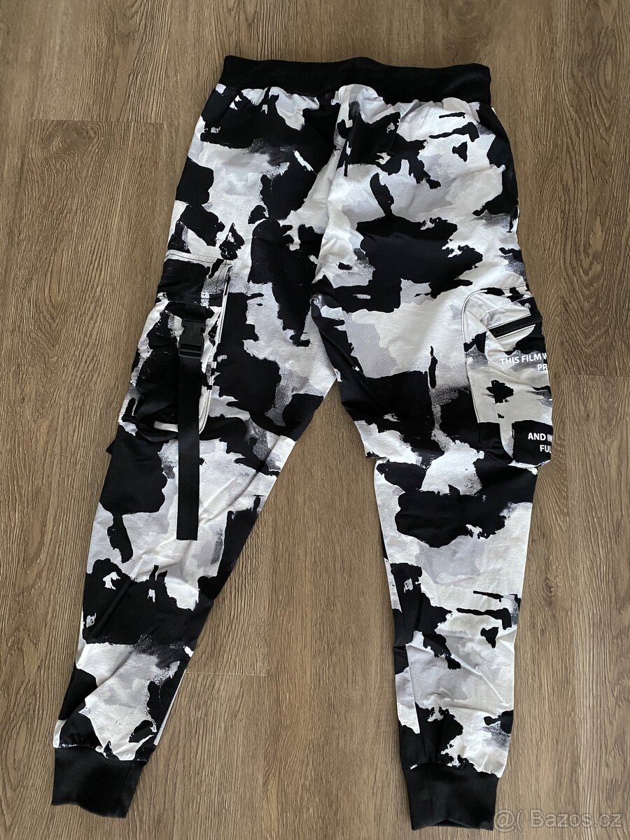 Sportovní kapsáče vel.164 - 2