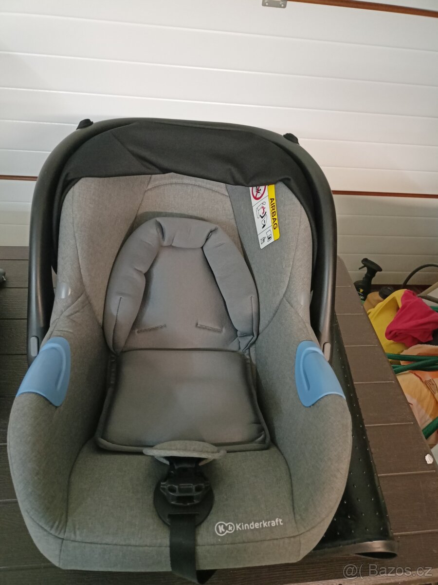 Autosedačka pro novorozence - 2