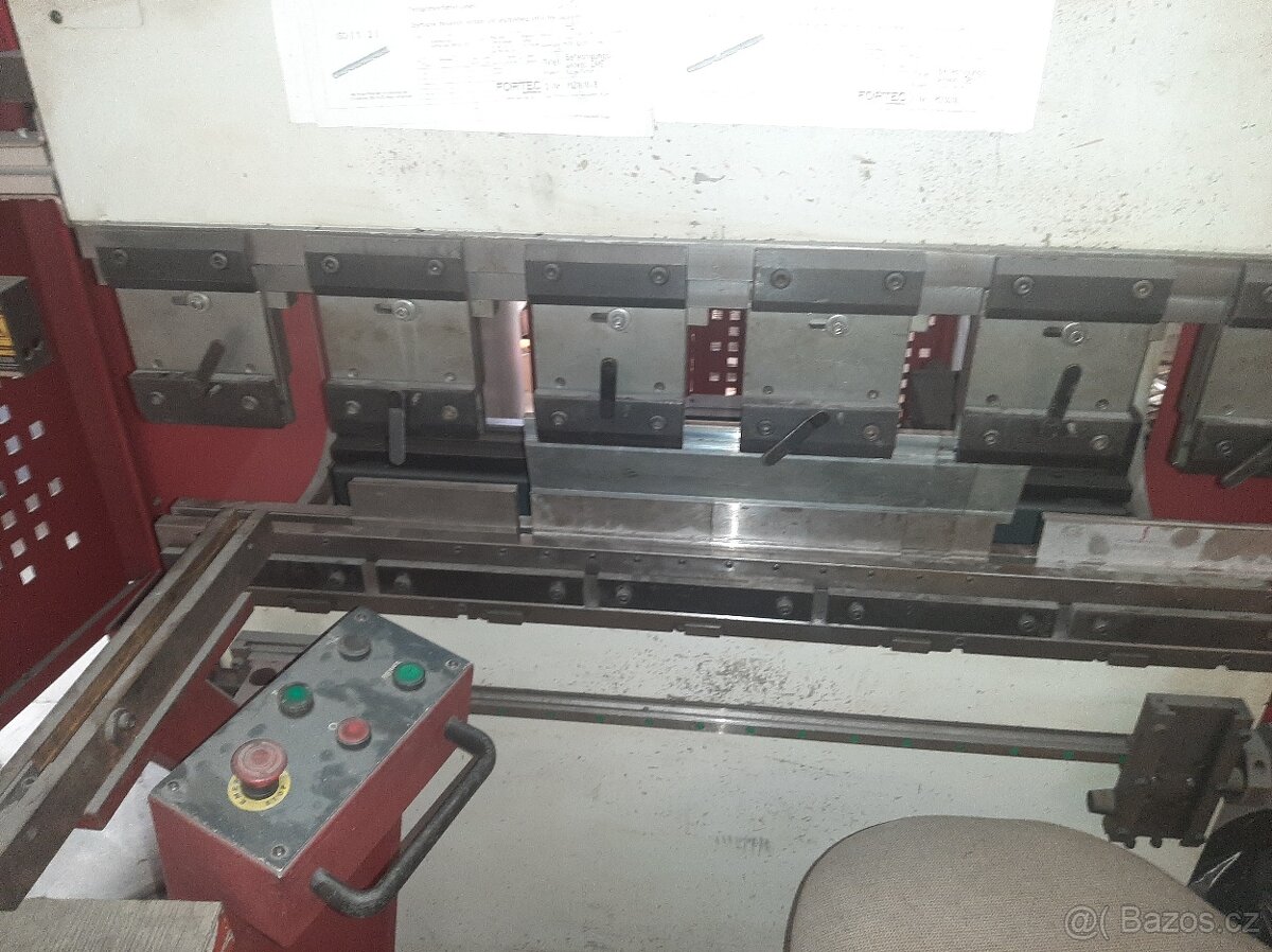 Ohraňovací lis Baykal - 2