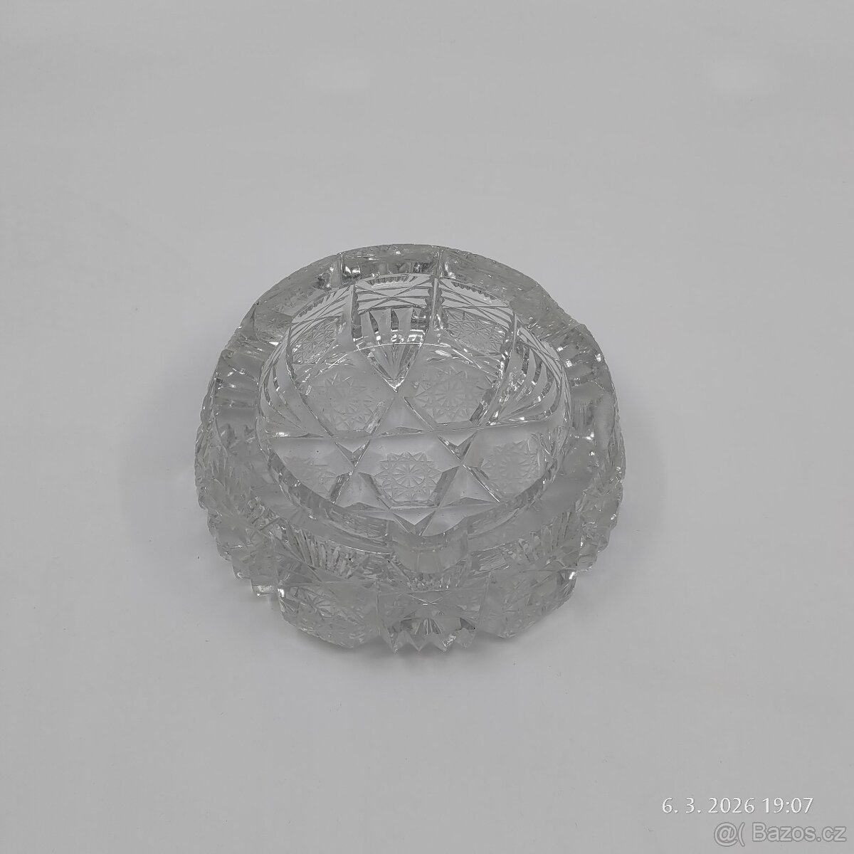 Broušený křišťálový popelník - 2