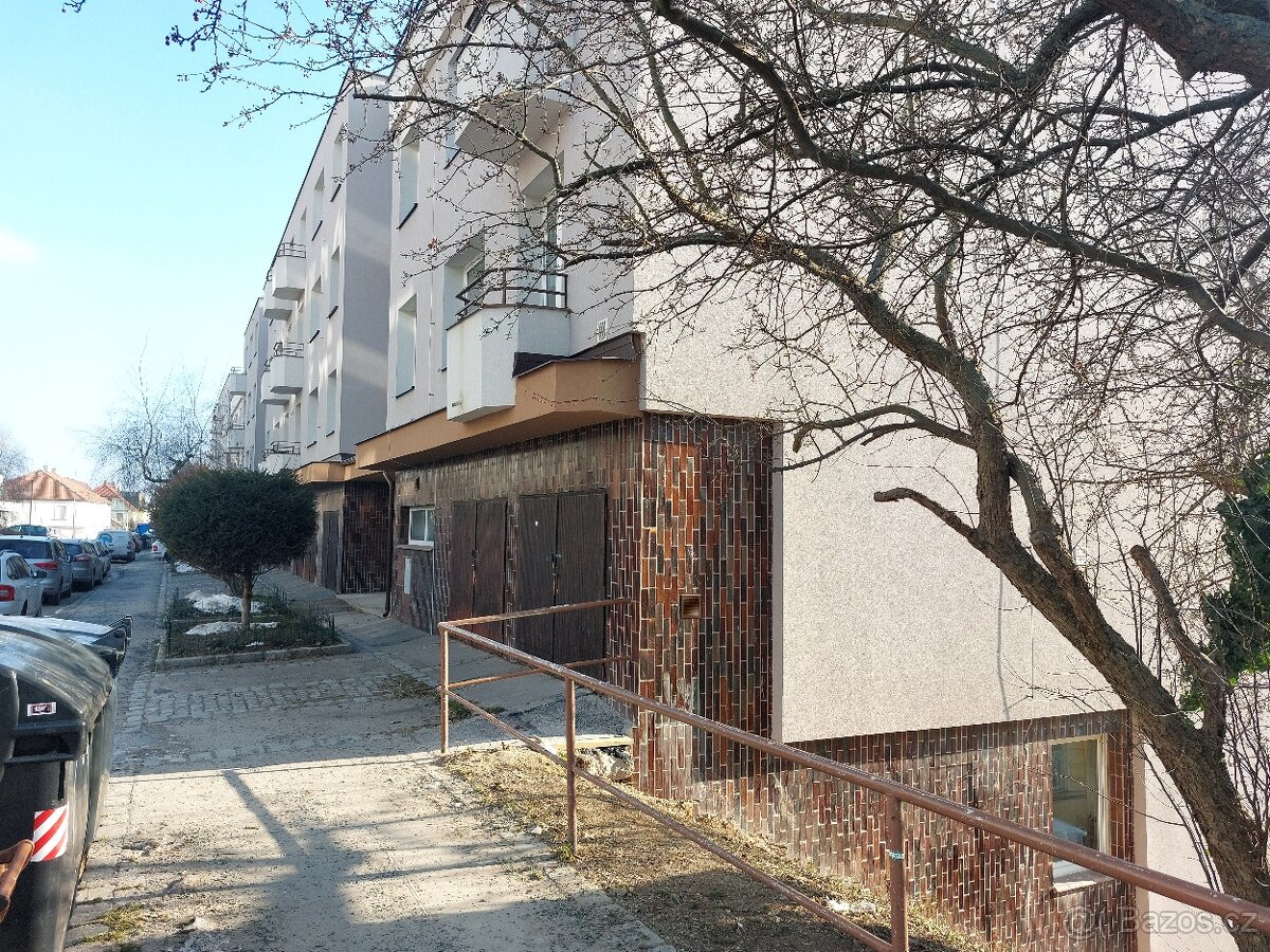 Garáž Praha 6, - 2