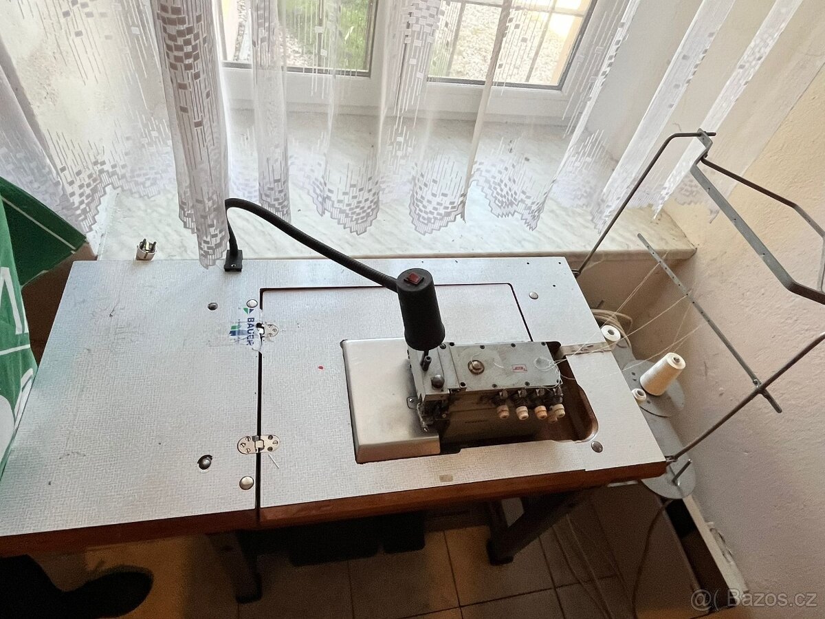 Šicí stroj - 2