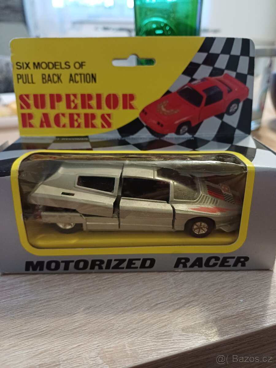 Autíčka matchbox,burago - 2