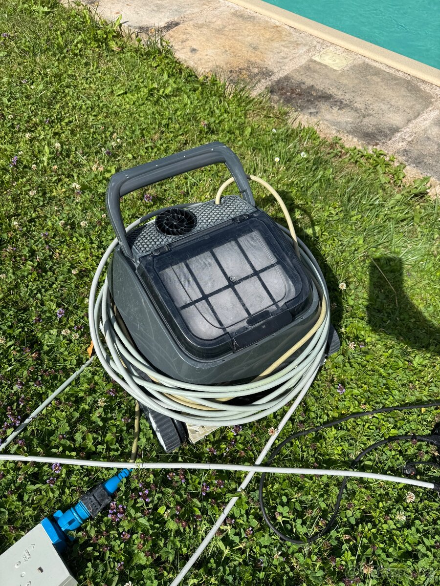 Roboticky bazenovy vysavac - 2