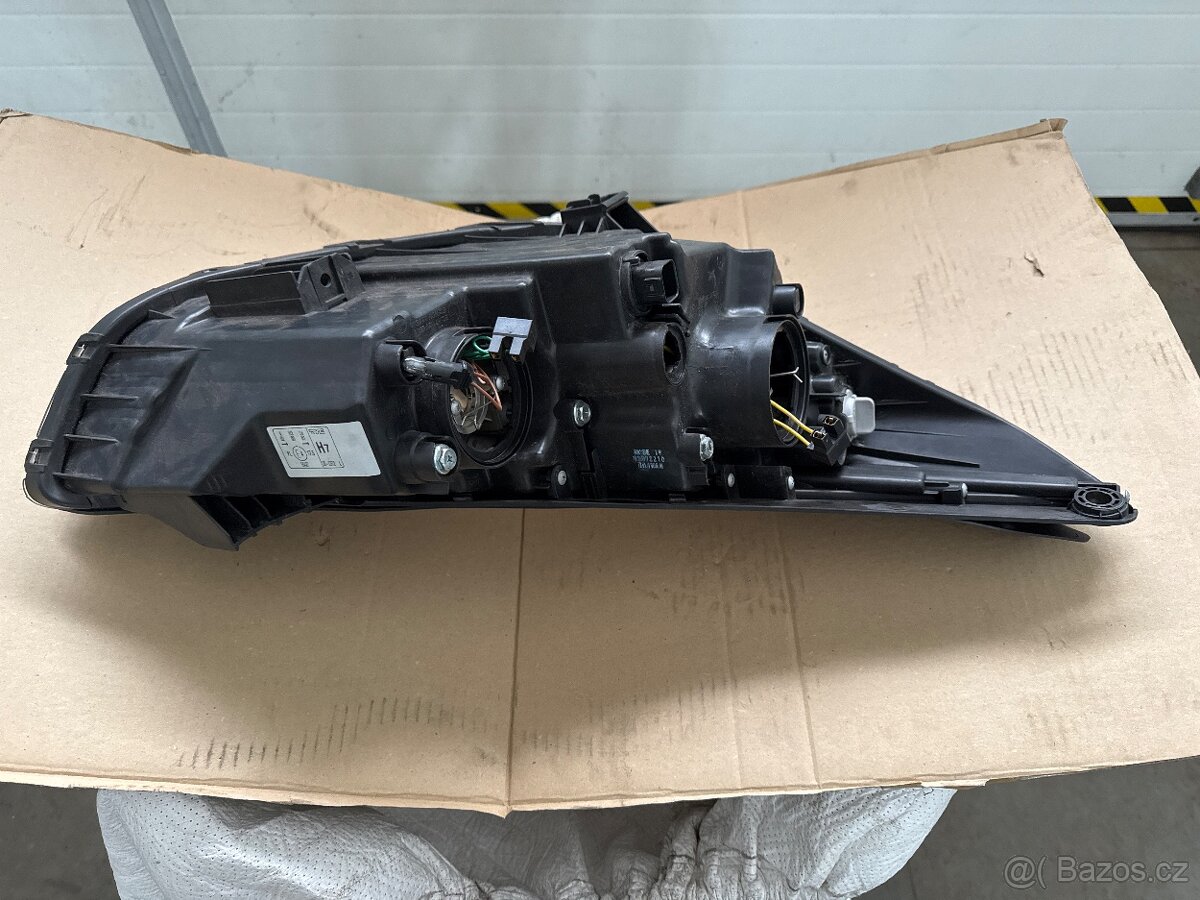 Hyundai ix 35 levé světlo utržený držák - 2