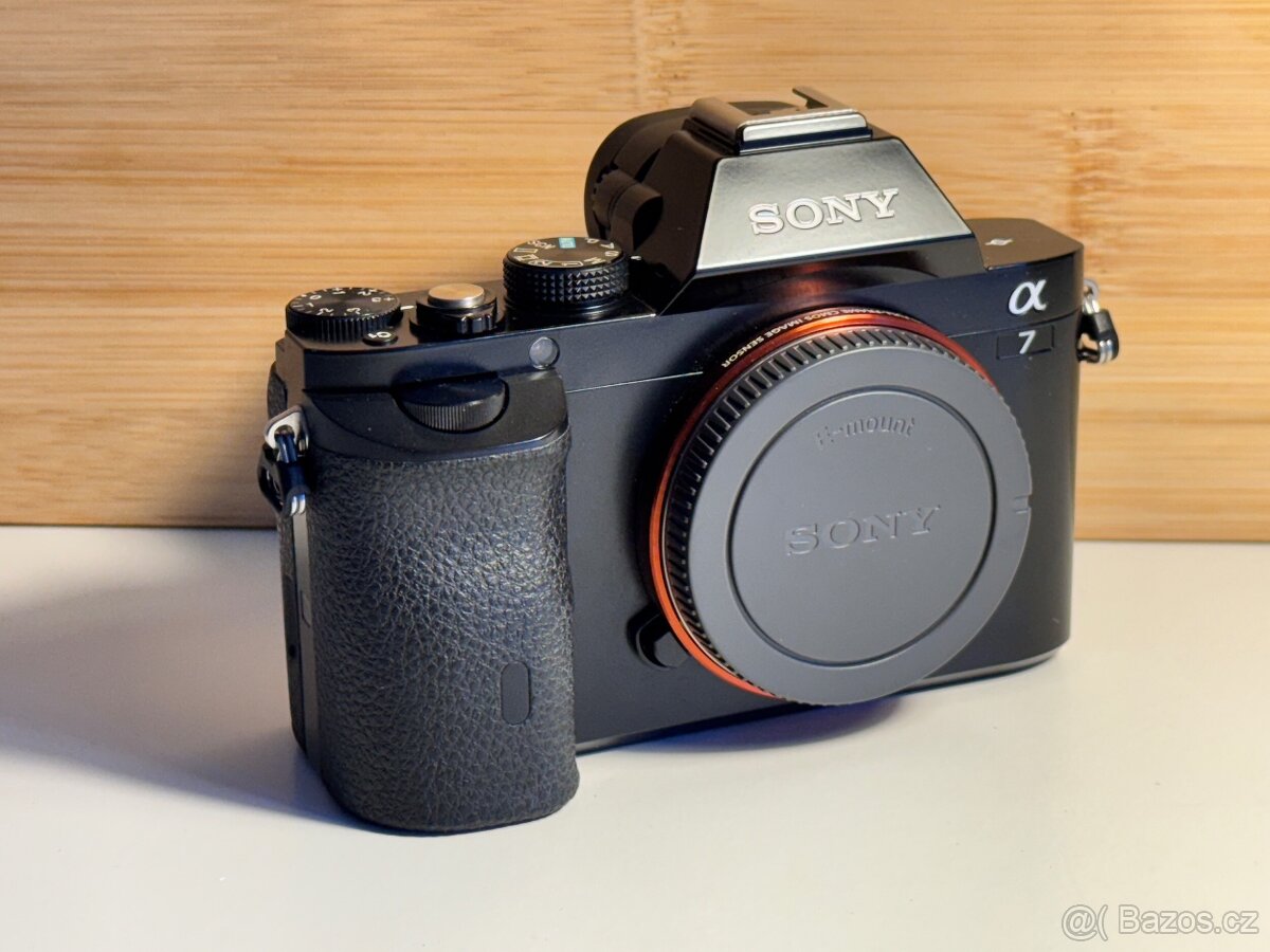 Sony Alpha A7 + objektivy, blesk, brašna, stativ - 2