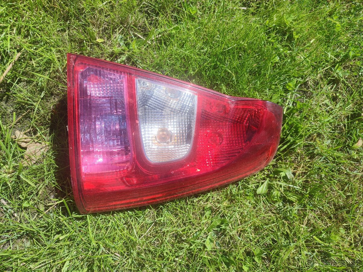 Zadní světla Logan - 2