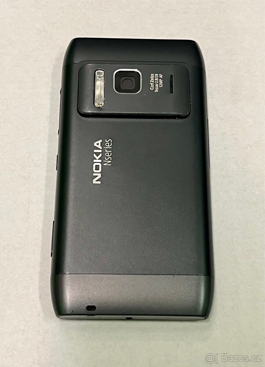 Mobilní telefon Nokia N8 - 2