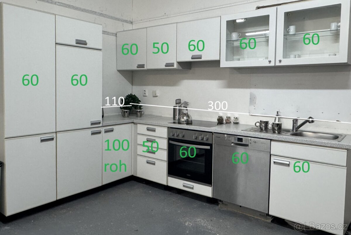 Světlá praktická kuchyně RADANA - 2