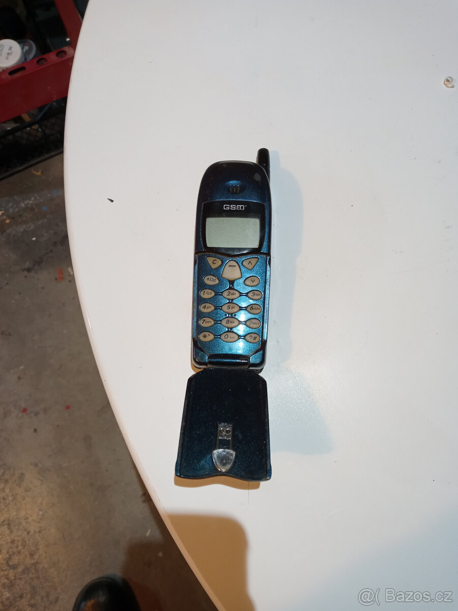 RETROMOBIL NOKIA 5110 - 2