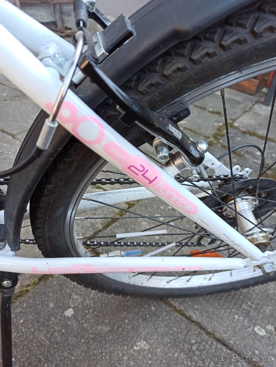 DÍVČÍ KOLO LEADER FOX 24" - 2