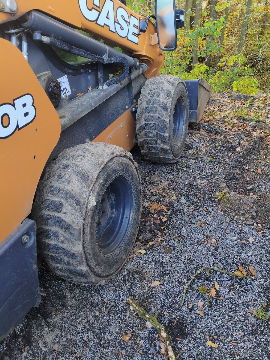 Smykový nakladač 12-16.5 - 2